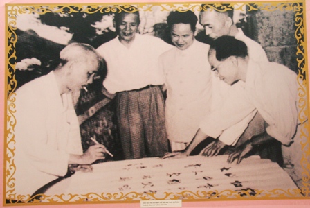 Uncle Ho’s autograph exhibited